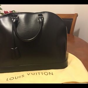 Brand new Louis Vuitton hobo bag.